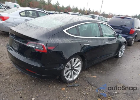 2018 Tesla Model 3 Long Range/Mid Range z USA, uszkodzony, nr VIN 5YJ3E1EA0JF154555